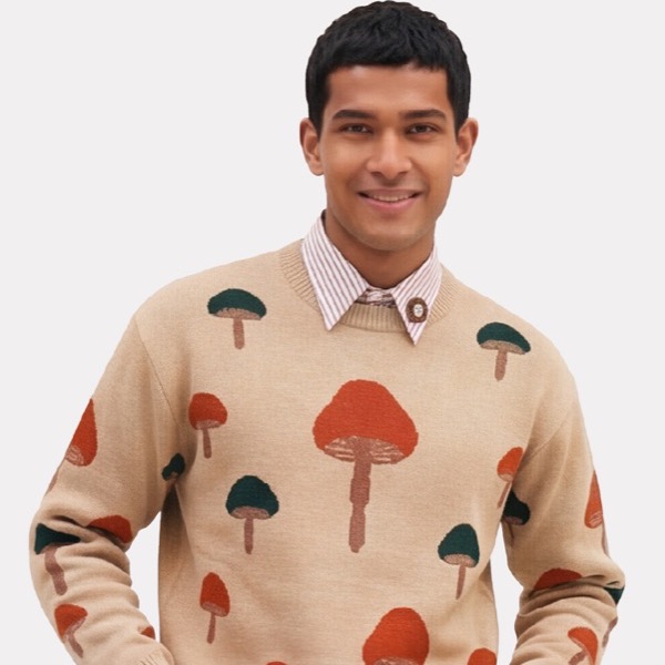 Hombre con saco camel Giraffe con hongos tejidos