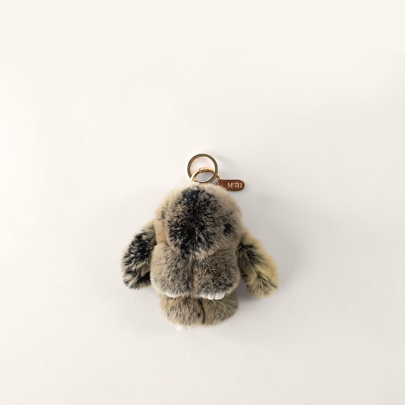 Charm de peluche en forma de conejo color caramelo